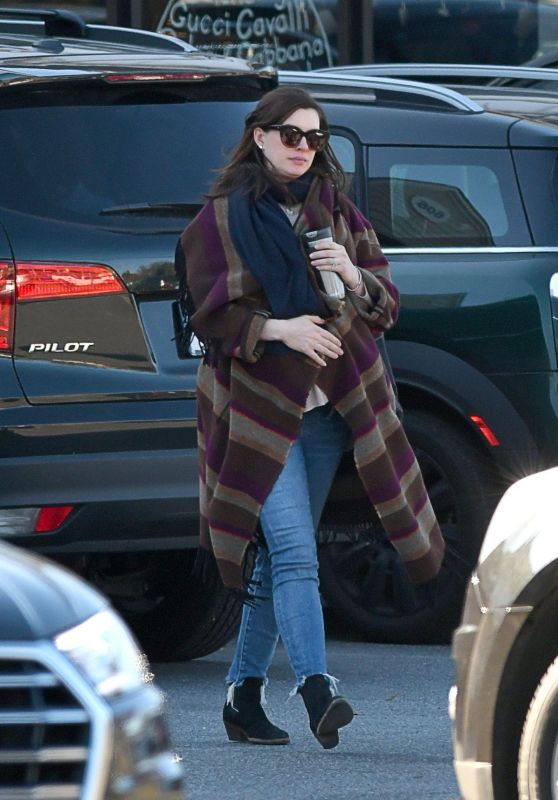 Anne Hathaway - Out in Connecticut 11/19/2019