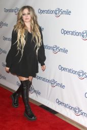 Avril Lavigne - Operation Smile Hosts Hollywood Fight Night in LA 11/06/2019