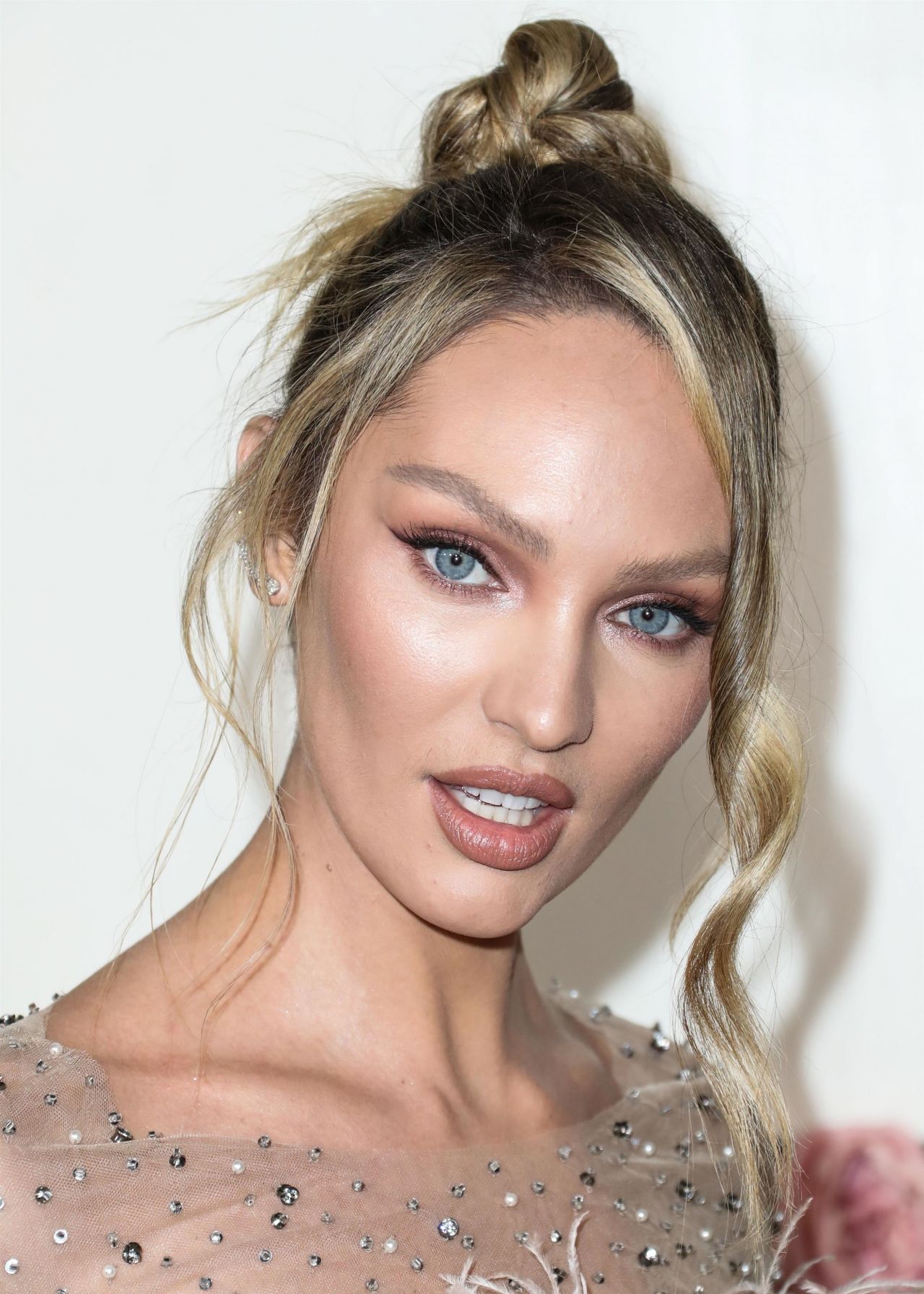 Candice Swanepoel – 2019 REVOLVE Awards • CelebMafia