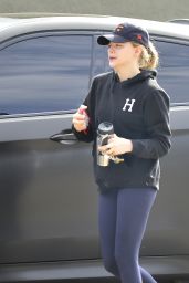 Chloë Grace Moretz in Hooded Jumper and Navy Running Tights 11/20/2019