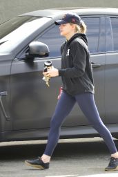 Chloë Grace Moretz in Hooded Jumper and Navy Running Tights 11/20/2019