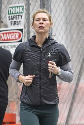 Claire Danes in Workout Gear 11/05/2019