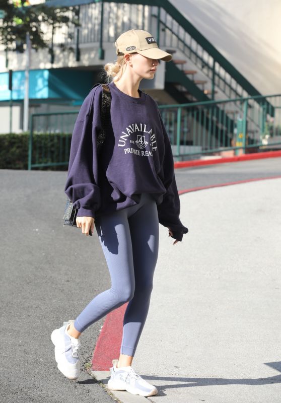 Hailey Rhode Bieber in Leggings - LA 11/12/2019