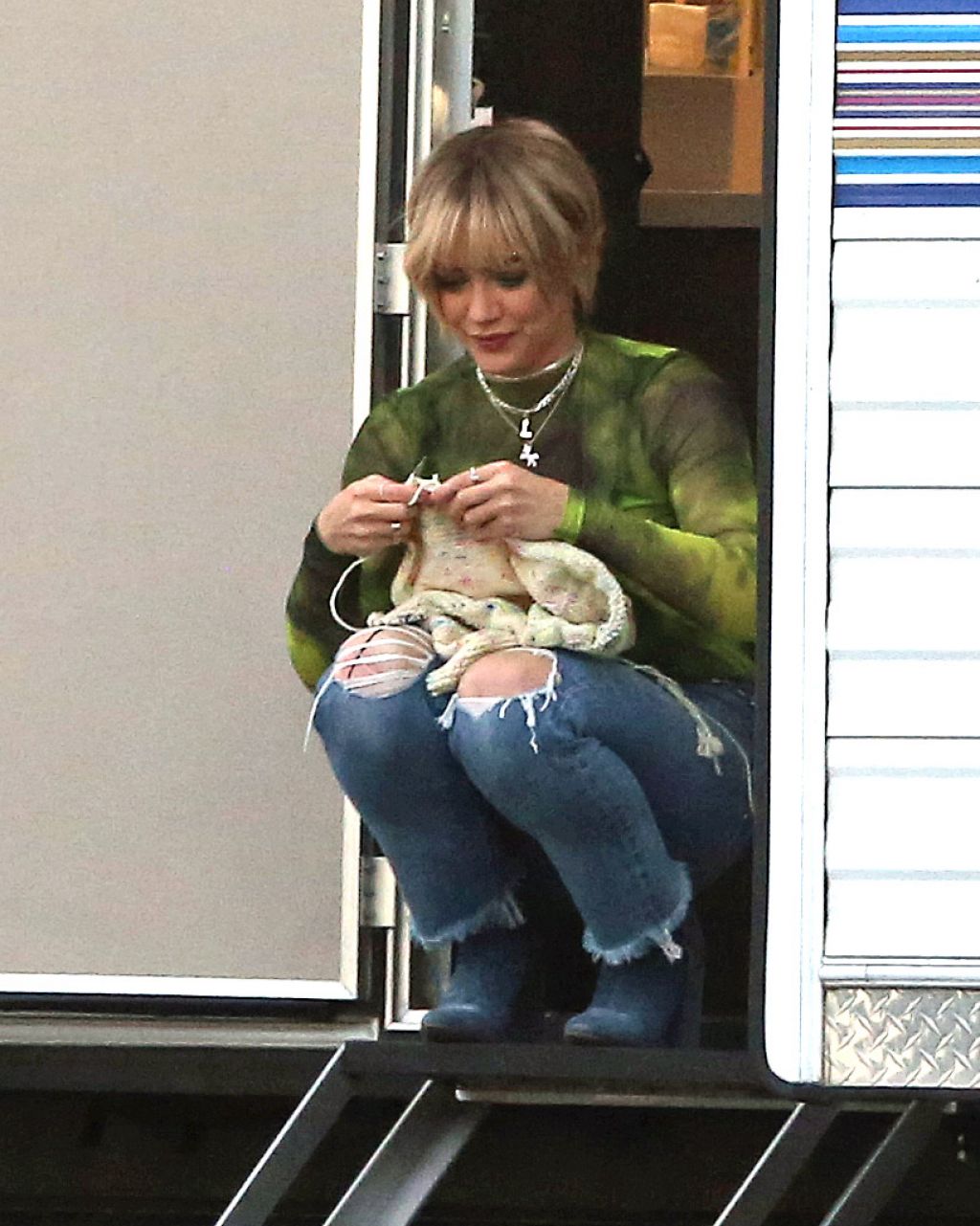 Hilary Duff - Takes a Break While Filming "Lizzie McGuire" in LA 11/19