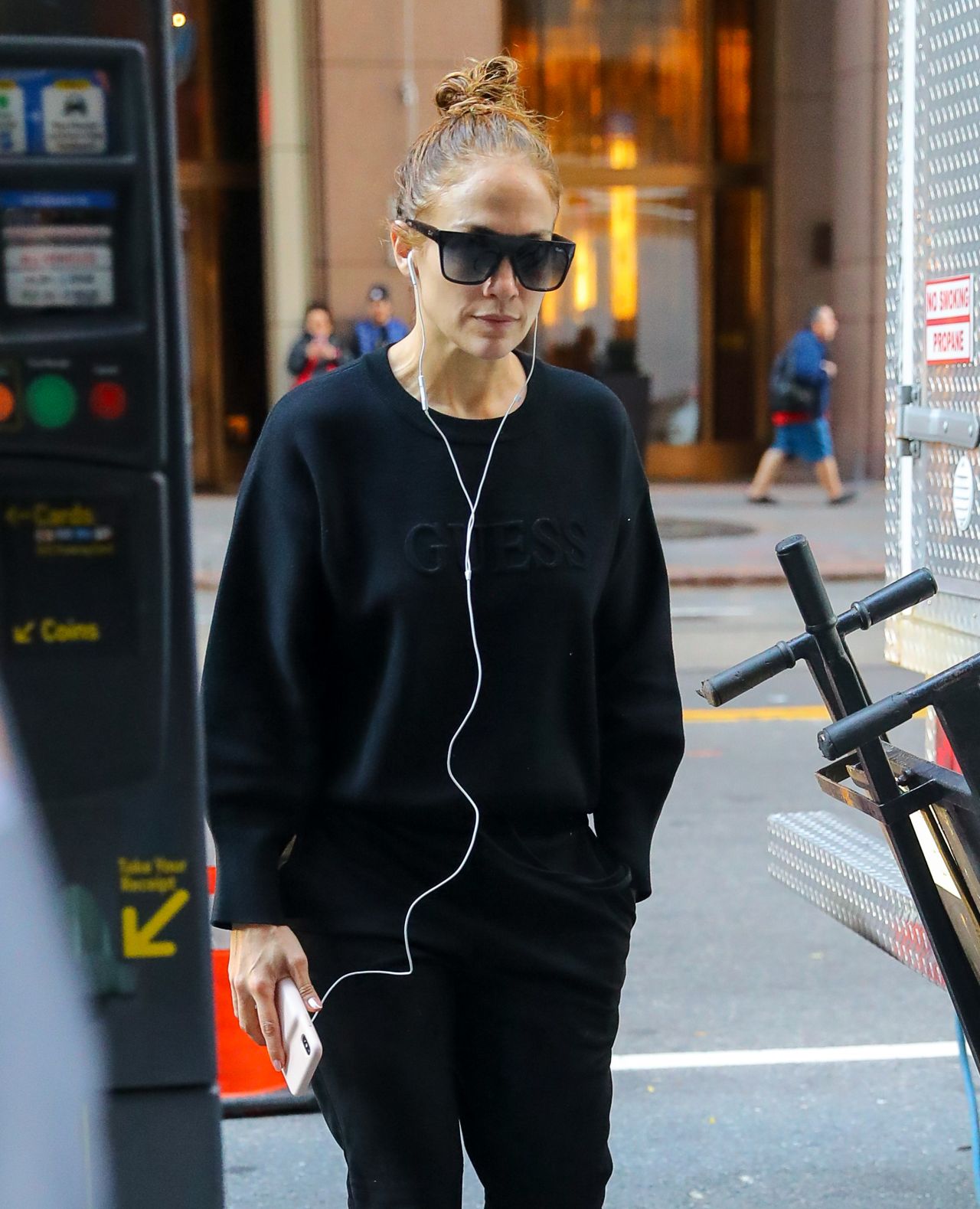 Jennifer Lopez - Arrives at the Set of "Marry Me" in New York 11/01