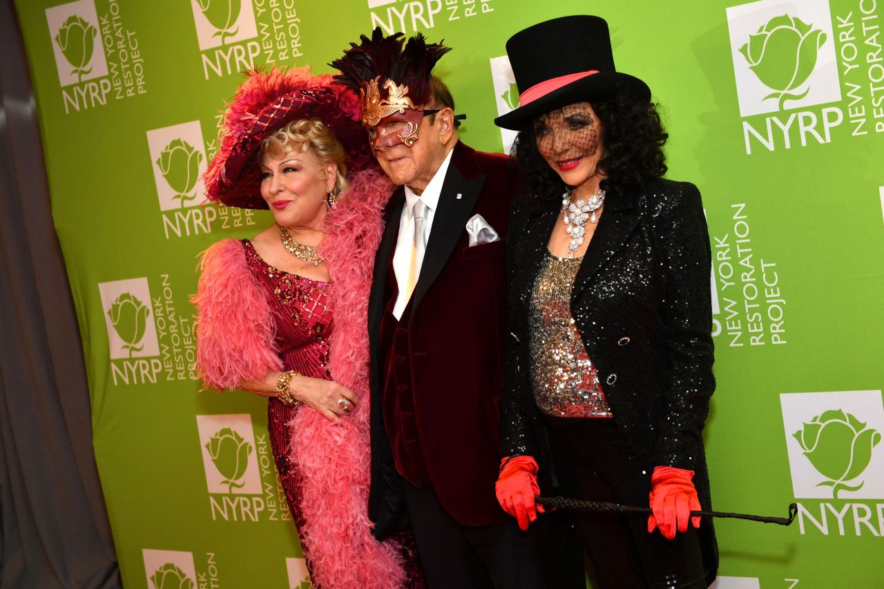 Joan Collins – Bette Midler’s Annual Hulaween Benefit 2019 • CelebMafia