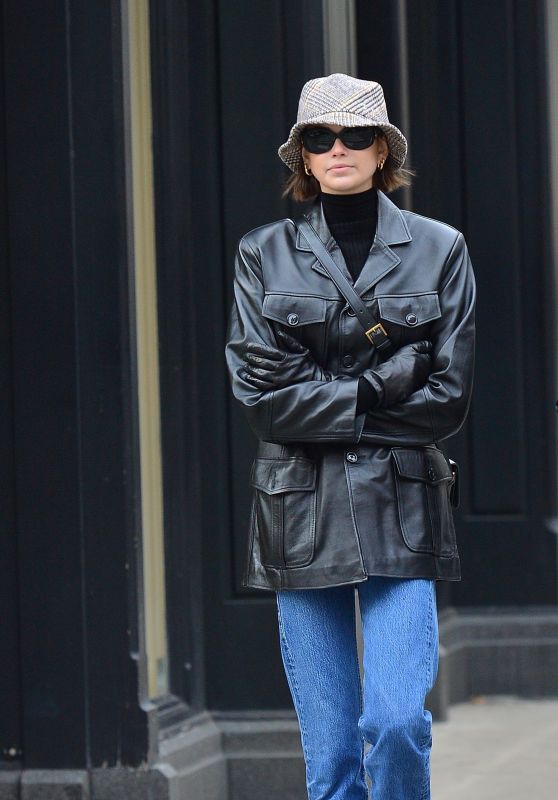 Kaia Gerber in a leather jacket and a bucket hat - NYC 11/14/2019 ...