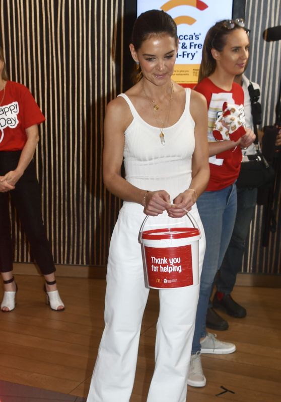 Katie Holmes - Takes Donations at McDonald