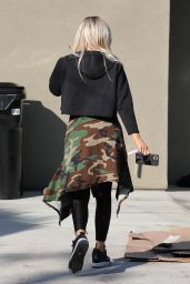 Khloe Kardashian Street Style 11/26/2019