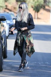 Khloe Kardashian Street Style 11/26/2019
