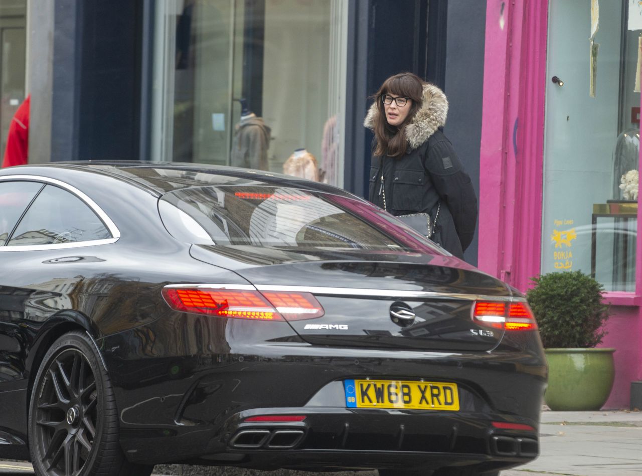 Liv Tyler - Shopping in Notting Hill 11/19/2019 • CelebMafia