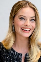 Margot Robbie – “Bombshell” Press Conference Photoshoot (more photos)