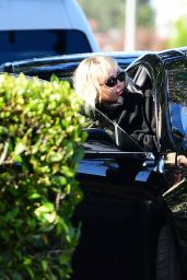 Miley Cyrus - Out for Lunch in LA 11/29/2019