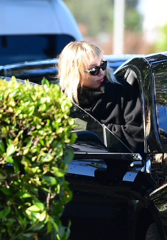 Miley Cyrus – Out for Lunch in LA 11/29/2019