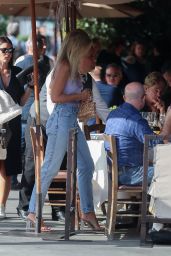 Natasha Oakley - Arrives for an Alfresco Lunch at Il Pastaio 11/14/2019