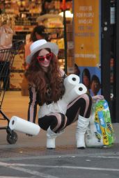 Phoebe Price - Shopping at Ralphs in Los Angeles 11/05/2019