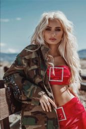 Pia Mia Perez - Modeliste Magazine November 2019 Issue