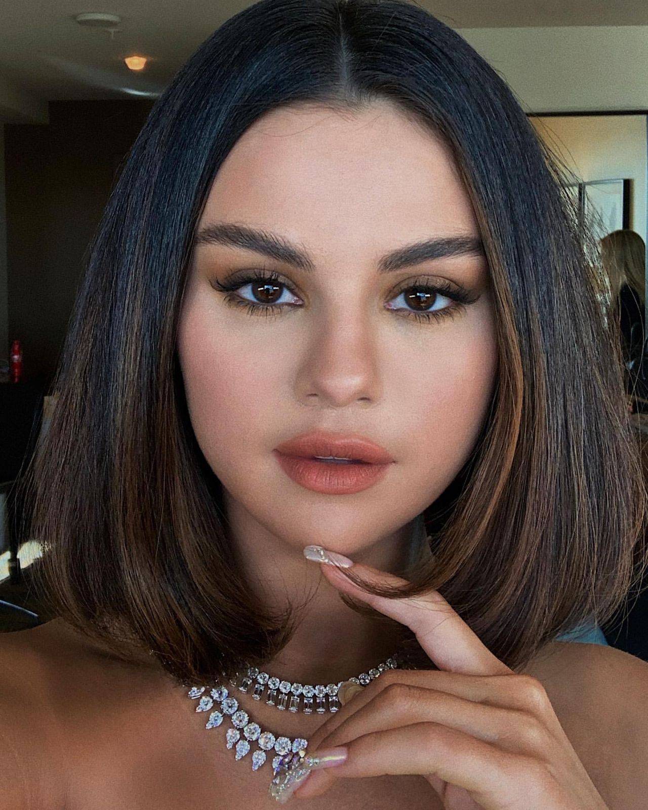 Selena Gomez tons of sexy BTS selfies from the AMAs