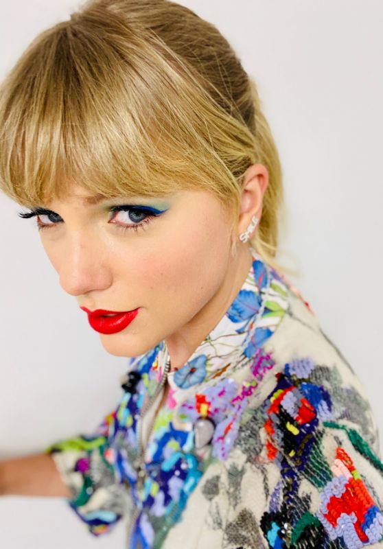Taylor Swift - Social Media 11/07/2019