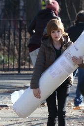 Anna Kendrick - Tompkins Square Park in NYC 12/20/2019