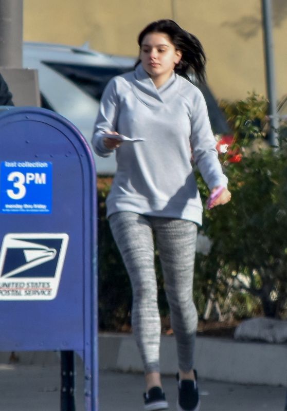 Ariel Winter at a Mail Box in Studio City 12/30/2019