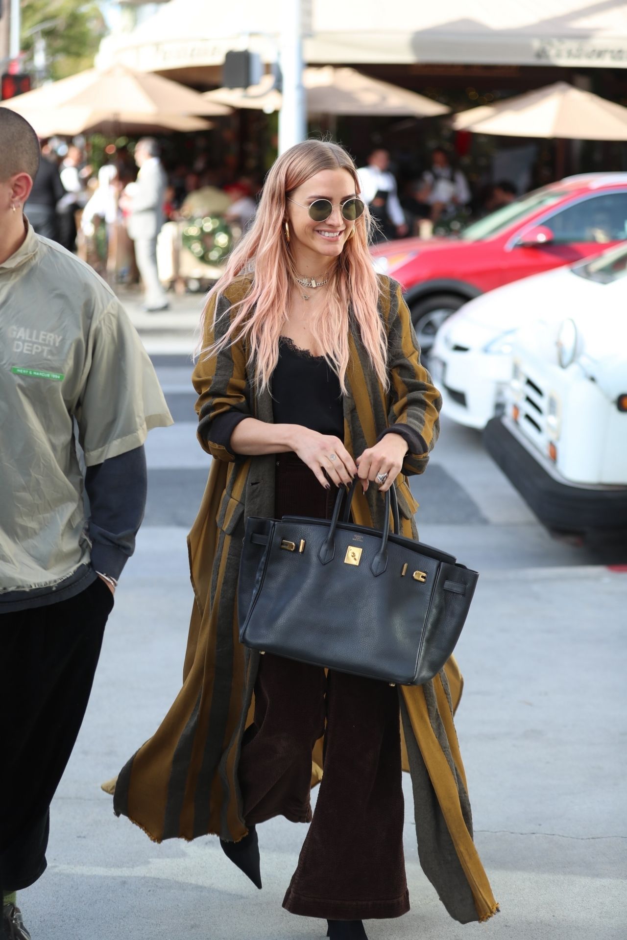 Ashlee Simpson - Shopping in Beverly Hills 12/20/2019 • CelebMafia