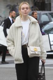Elle Fanning Casual Style – Last-Minute Christmas Shopping 12/23/2019