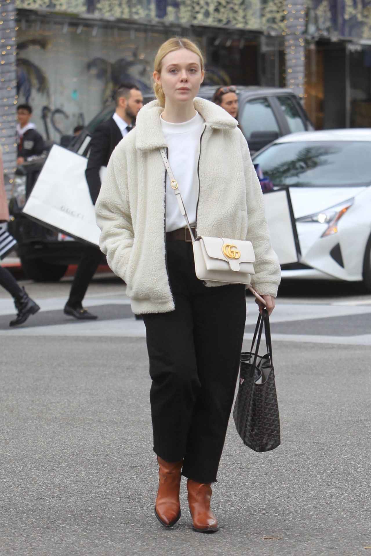 Elle Fanning Casual Style – Last-Minute Christmas Shopping 12/23/2019 ...