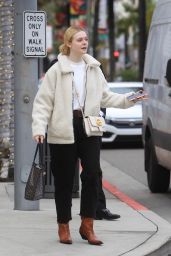 Elle Fanning Casual Style – Last-Minute Christmas Shopping 12/23/2019