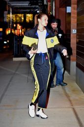 Gigi Hadid - Arrives Home in New York 12/16/2019