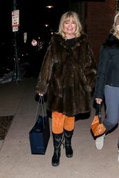 Goldie Hawn - Shopping in Aspen 12/19/2019