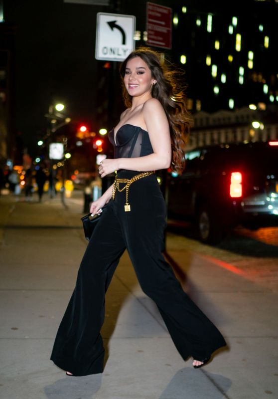 Hailee Steinfeld - Meatpacking District in NYC 12/14/2019