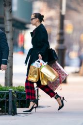 Irina Shayk With Bags of Presents 12/25/2019