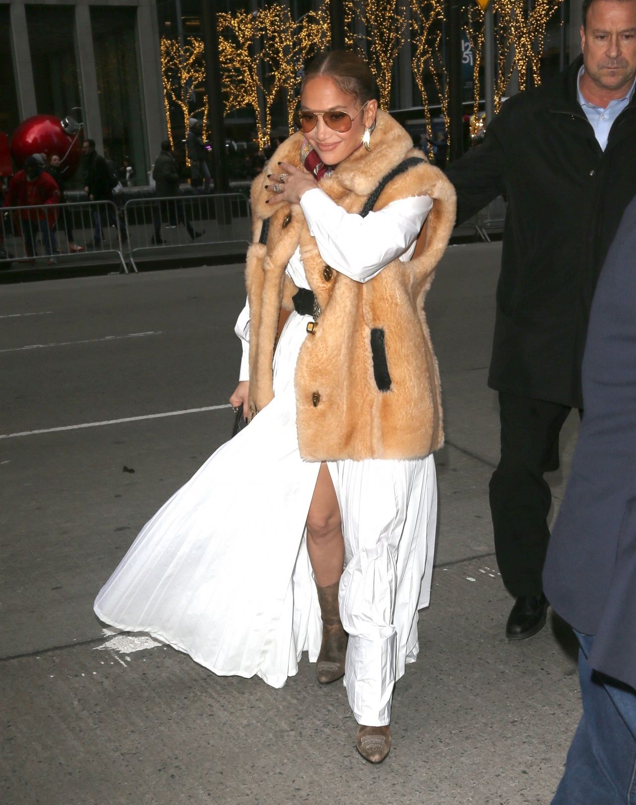 Jennifer Lopez Style - New York City 12/05/2019 • CelebMafia