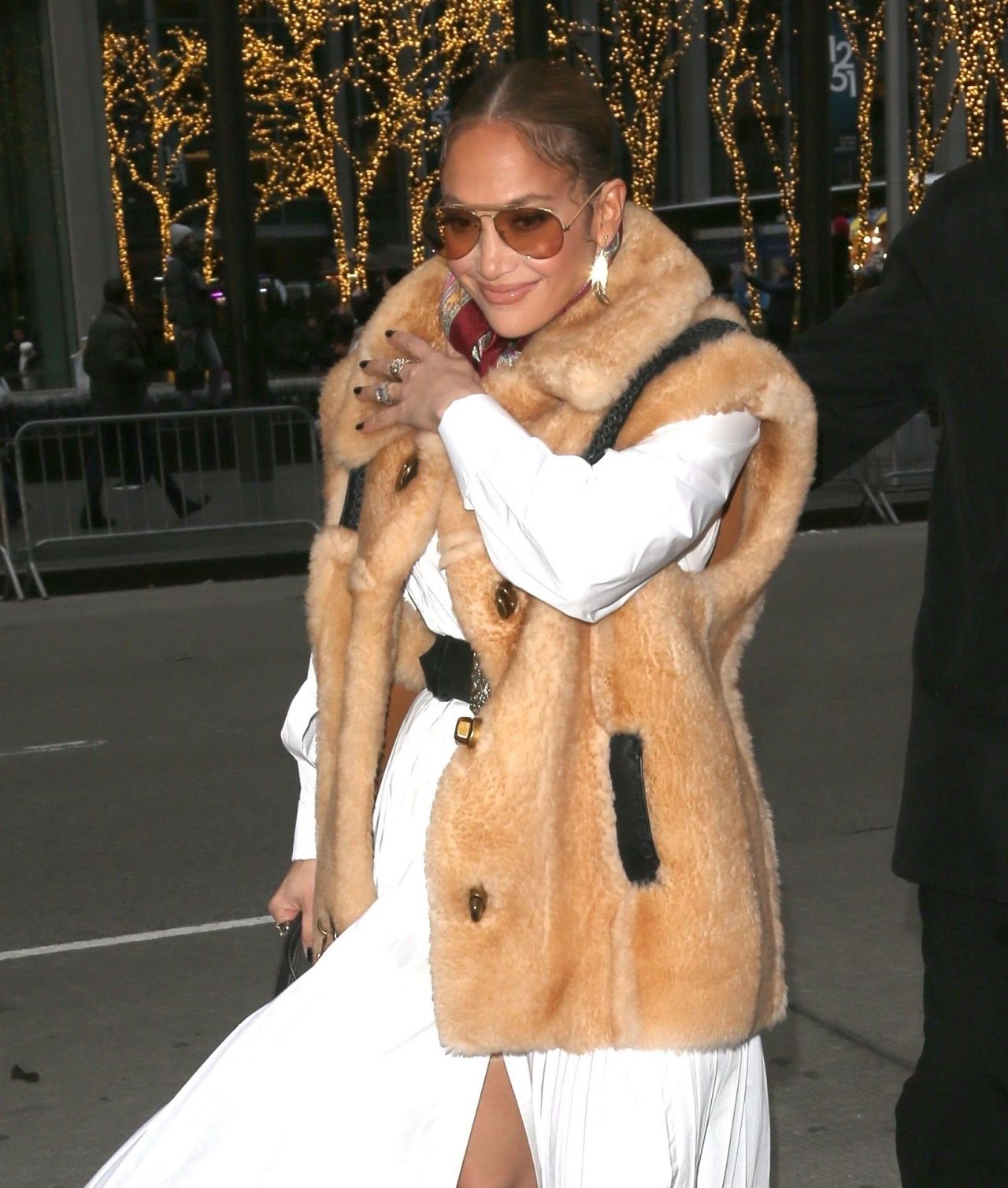 Jennifer Lopez Style - New York City 12/05/2019 • CelebMafia