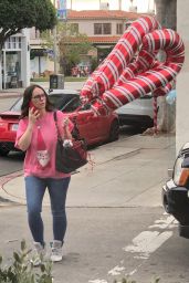Jennifer Love Hewitt - Purchasing Candy Cane Balloons in Santa Monica 12/18/2019
