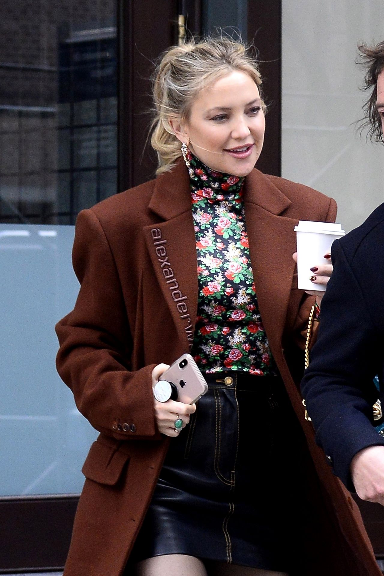 Kate Hudson Chic Street Style 12/05/2019 • CelebMafia