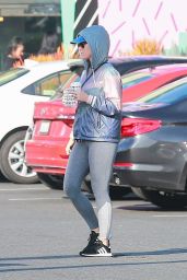 Katy Perry at a Starbucks in Hollywood 12/10/2019