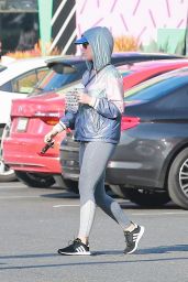 Katy Perry at a Starbucks in Hollywood 12/10/2019