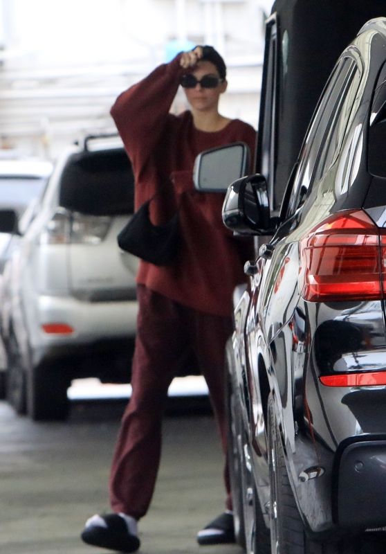 Kendall Jenner - Leaving Her Dermatologist Office in Beverly Hills 12/01/2019