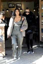 Kim Kardashian and Khloe Kardashian - Grandville Restaurant in Studio