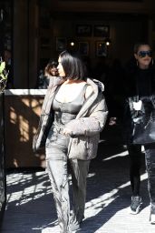 Kim Kardashian and Khloe Kardashian - Grandville Restaurant in Studio