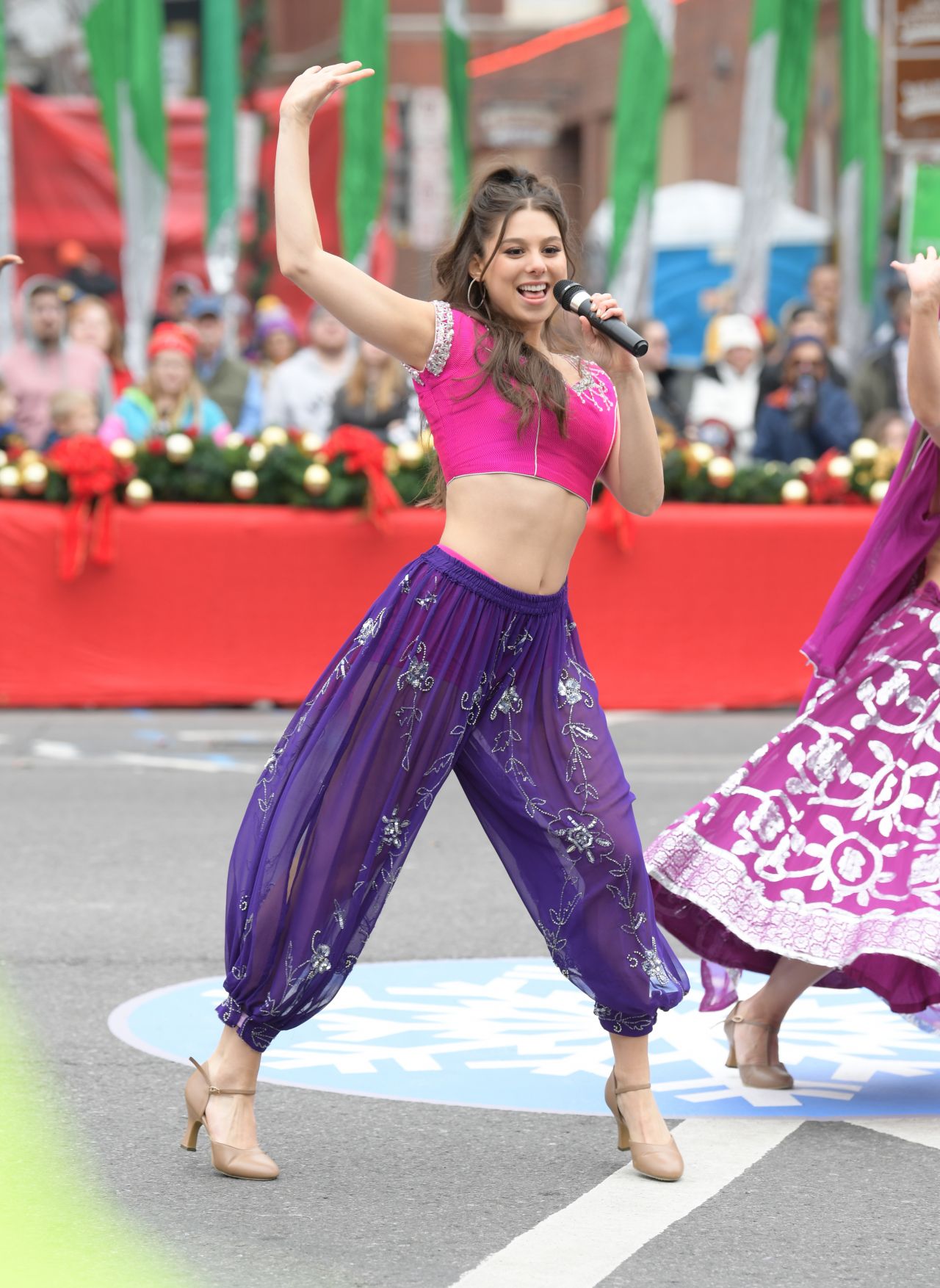 Kira Kosarin - Performing in the Nashville Christmas Parade 12/07/2019 ...