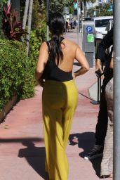 Kourtney Kardashian - Shopping in Miami 12/03/2019