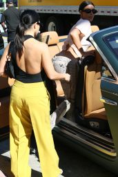 Kourtney Kardashian - Shopping in Miami 12/03/2019