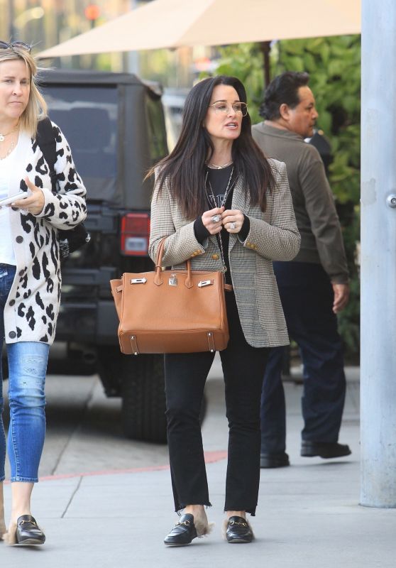 Kyle Richards - Christmas Shopping in Beverly Hills 12/16/2019