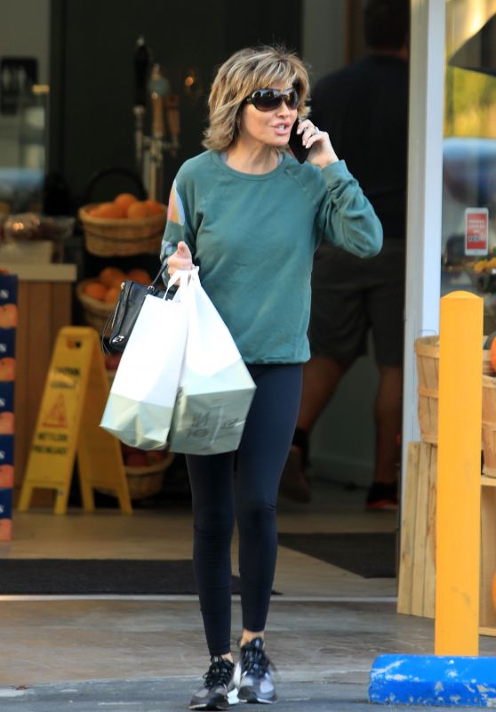 Lisa Rinna - Grocery Shopping at Jayd