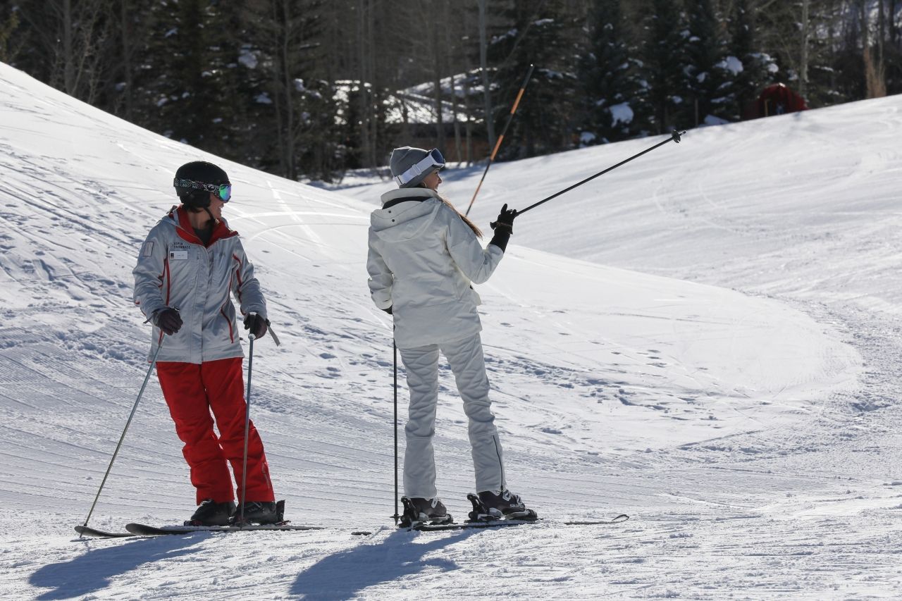 Madison Beer - Skiing in Aspen 12/25/2019 • CelebMafia