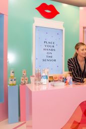 Maria Sharapova - Sugarpova Meet & Greet at the Candylicious Store in Dubia 12/20/2019