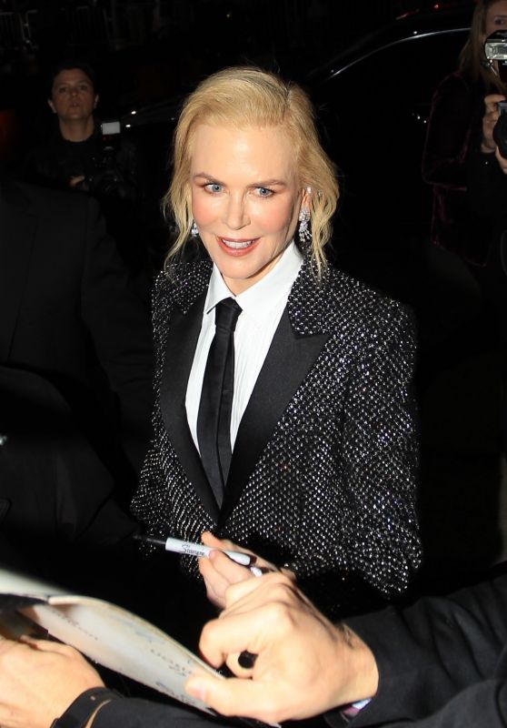Nicole Kidman Nicole-kidman-greets-fans-at-the-bombshell-premiere-in-westwood-9_thumbnail